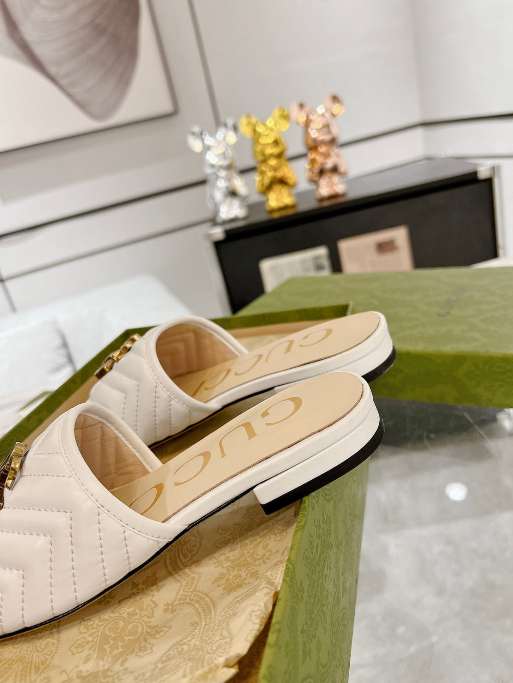 GUCCI EXCLUSIVE SLIDE SANDAL CREAMY WHITE CALFSKIN