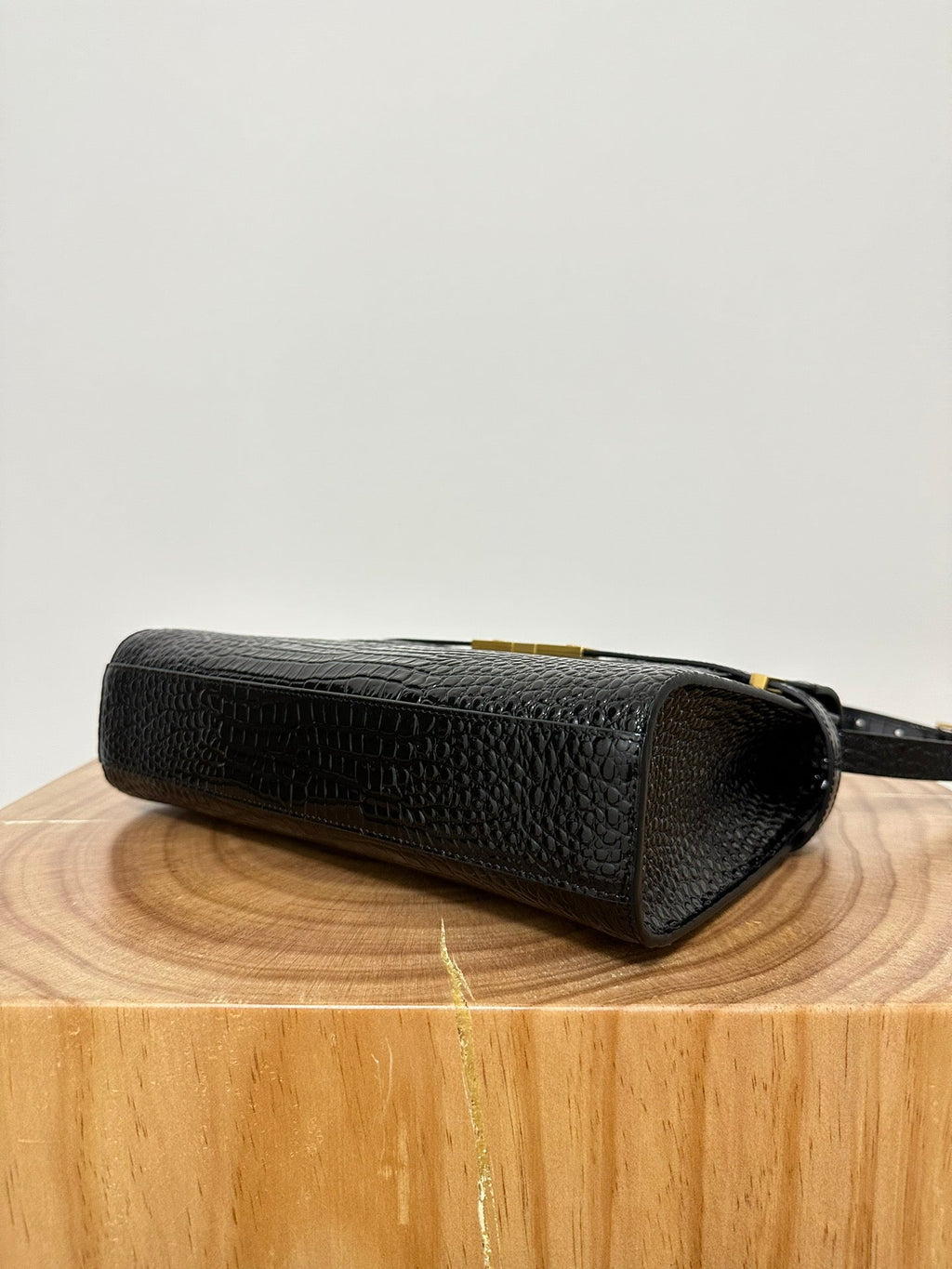 MANHATTAN 29 TOP-HANDLE IN CROCODILE BLACK CALFSKIN