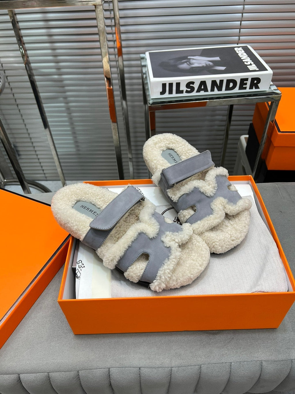 HERMES CHYPRE SLIPPERS IN BEIGE LAMB WOOL AND COOL GRAY SUEDE