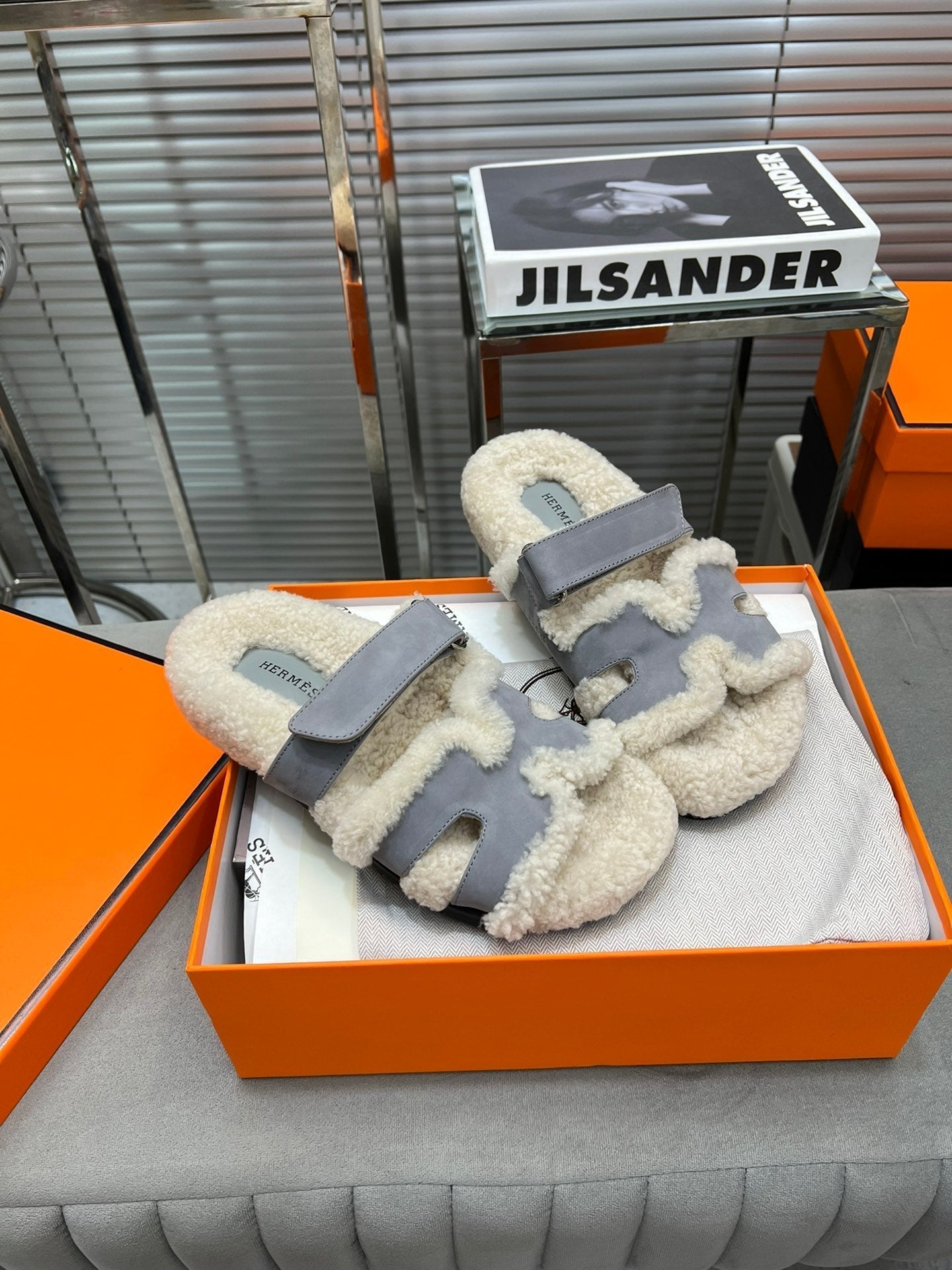 HERMES CHYPRE SLIPPERS IN BEIGE LAMB WOOL AND COOL GRAY SUEDE