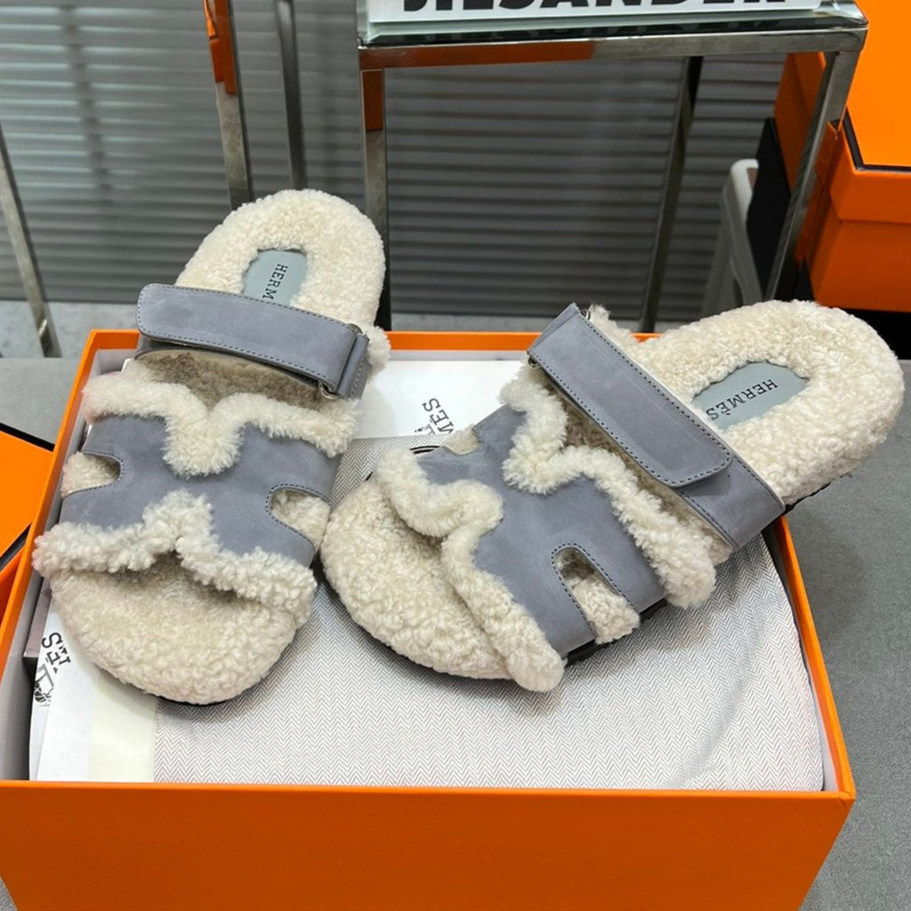 HERMES CHYPRE SLIPPERS IN BEIGE LAMB WOOL AND COOL GRAY SUEDE