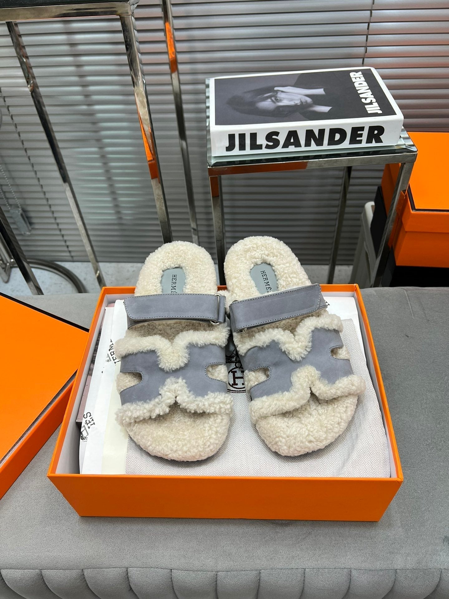 HERMES CHYPRE SLIPPERS IN BEIGE LAMB WOOL AND COOL GRAY SUEDE