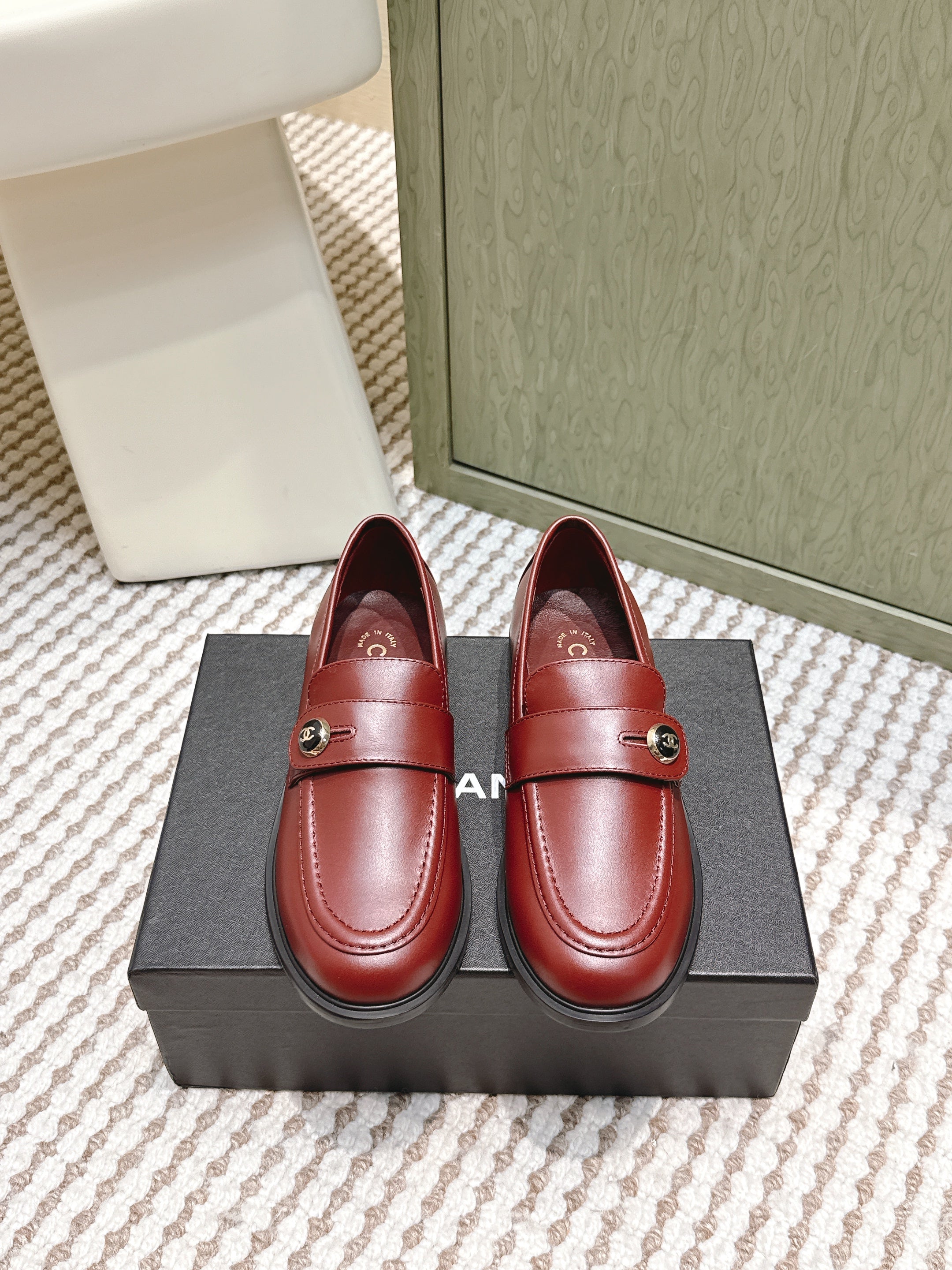 CHANEL 25S GODDESS FLAT LOAFERS IN DARK RED CALFSKIN GOLD HARDWARE