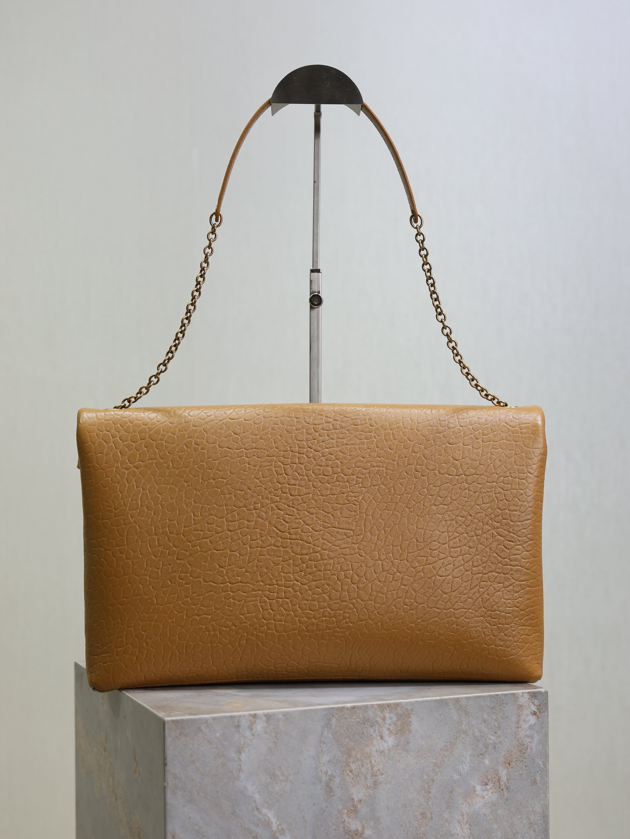 YSL 25S CASSANDRE ENVELOPE MESSENGER 35 IN GOLDEN BROWN LAMBSKIN GOLD HARDWRE