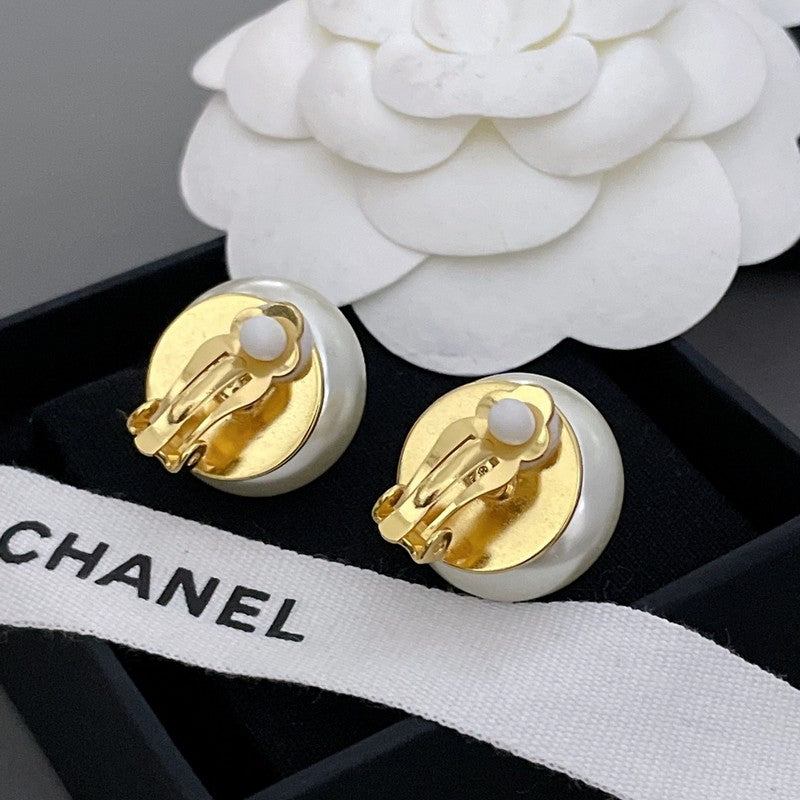 18K  Chanel Pearl Gold Round Earrings