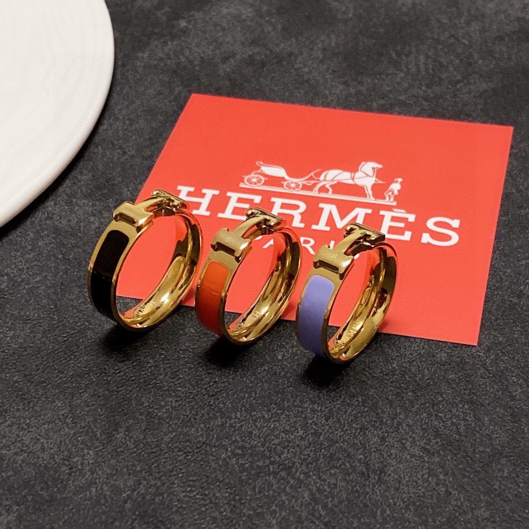 18K Vintage Clic Hermes Ring
