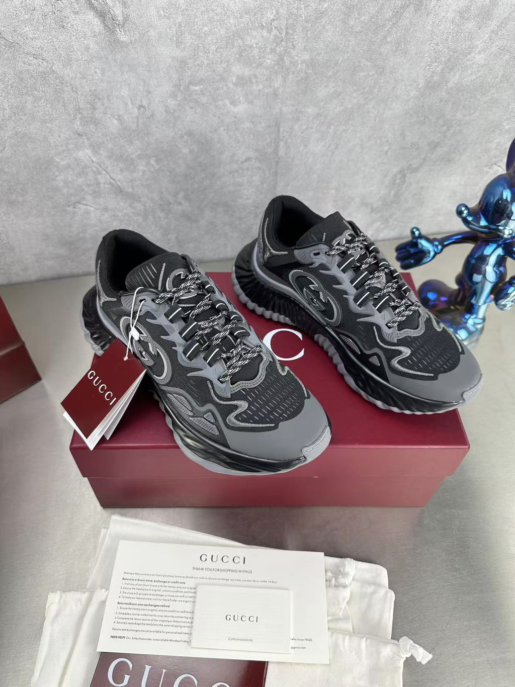 GUCCI RIPPLE SNEAKER IN LIGHT GRAY MIX BLACK LAMBSKIN AND FABRIC