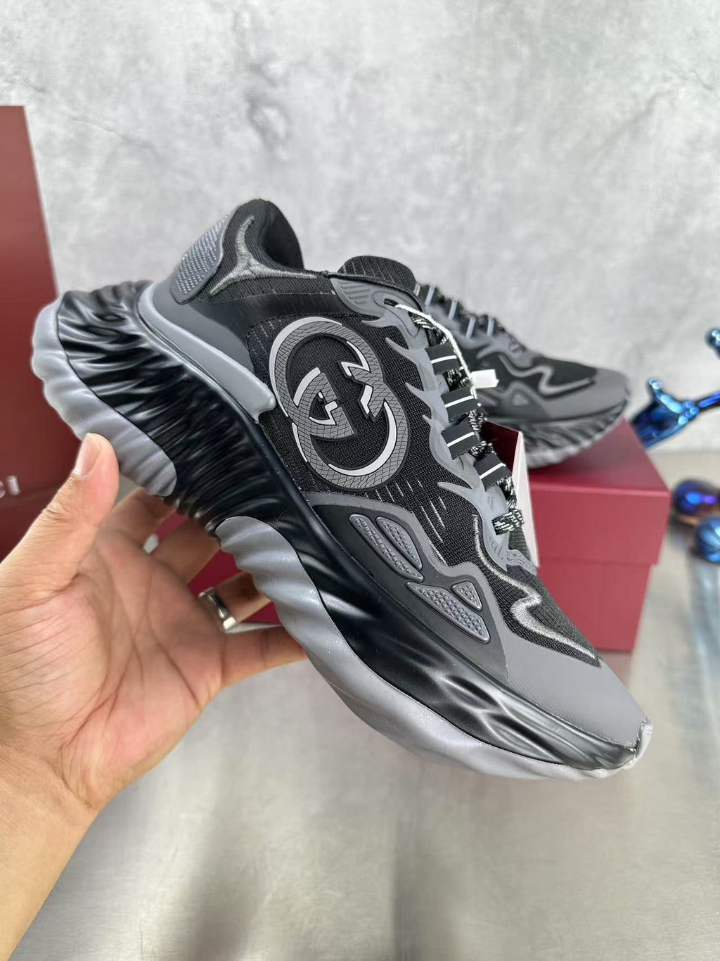 GUCCI RIPPLE SNEAKER IN LIGHT GRAY MIX BLACK LAMBSKIN AND FABRIC