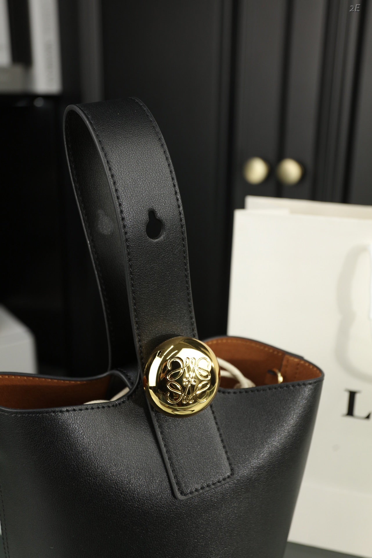 LOE MINI 19 PEBBLE BUCKET IN BLACK MELLOW CALFSKIN