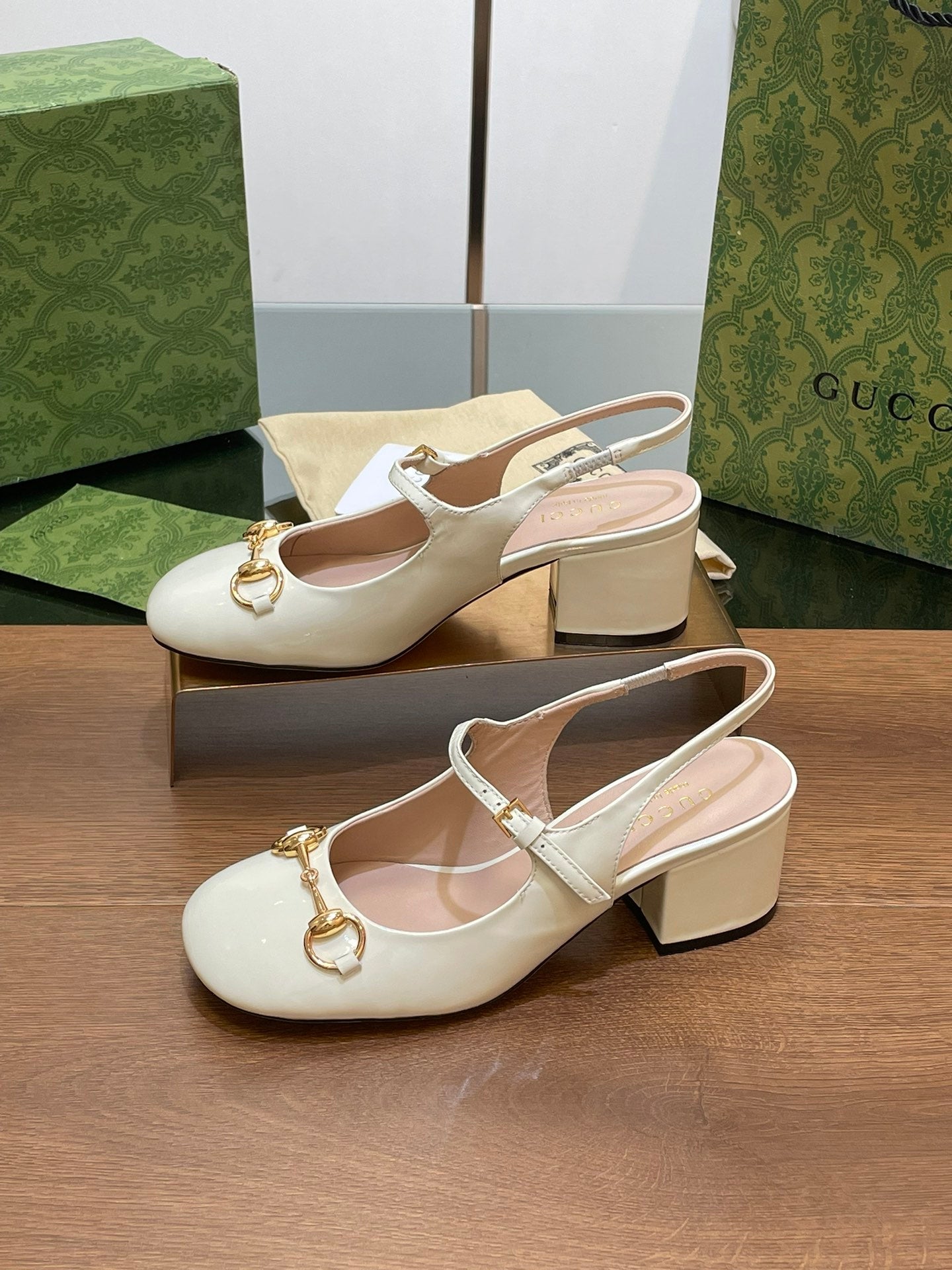 GUCCI HORSEBIT PUMP WHITE LAMBSKIN