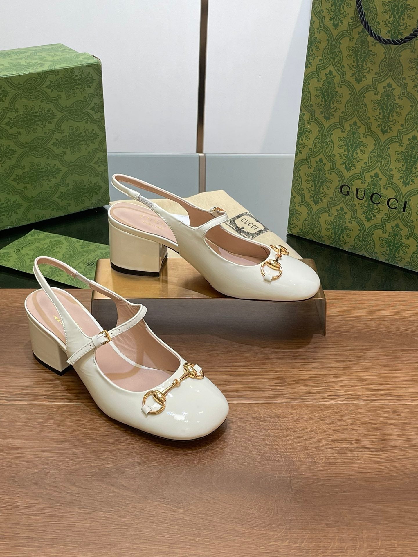 GUCCI HORSEBIT PUMP WHITE LAMBSKIN