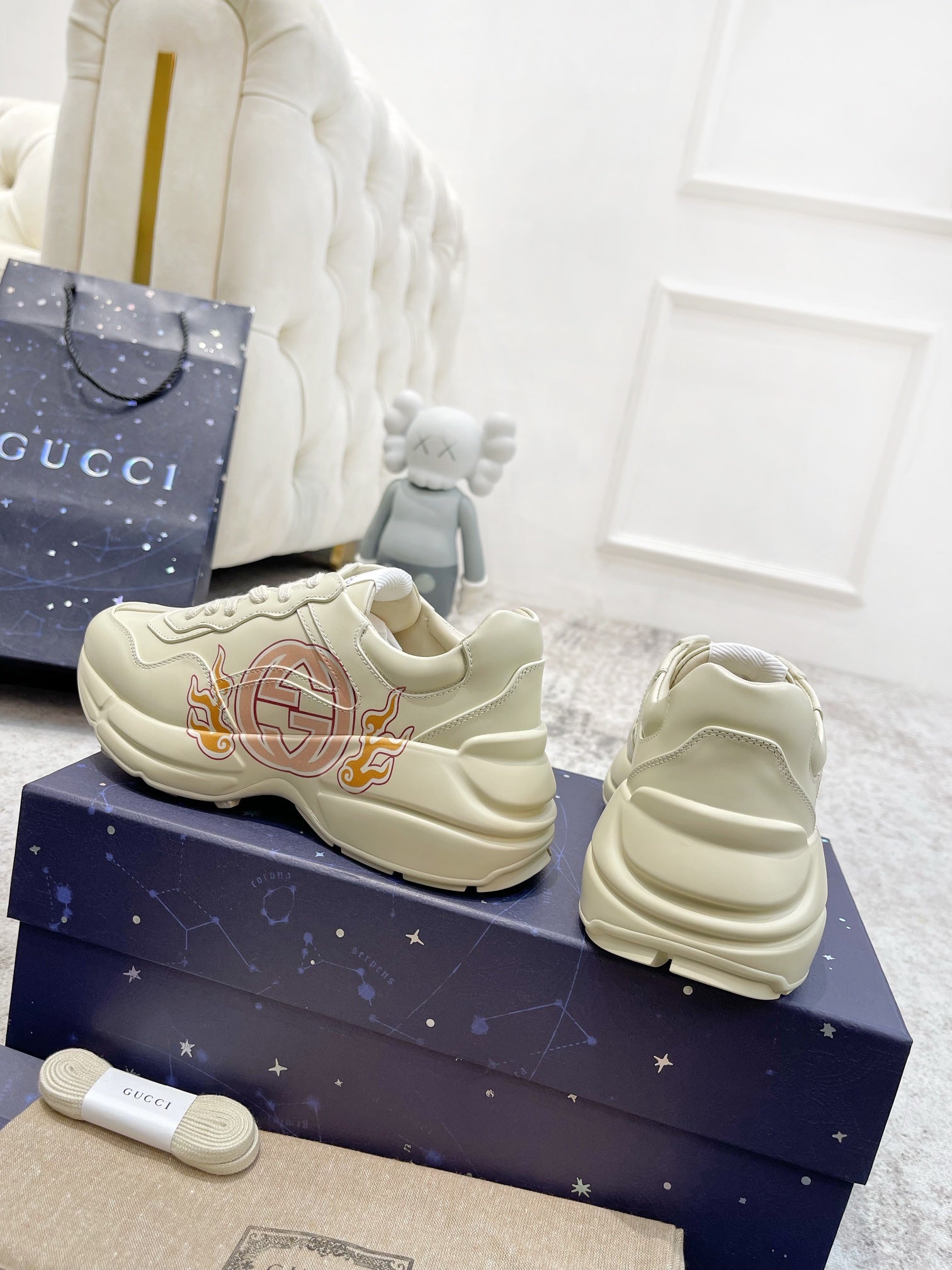 GUCCI RHYTON TRAINER WHITE LAMBSKIN WITH FIRE MOTIF