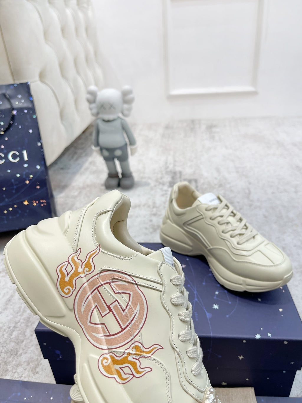 GUCCI RHYTON TRAINER WHITE LAMBSKIN WITH FIRE MOTIF