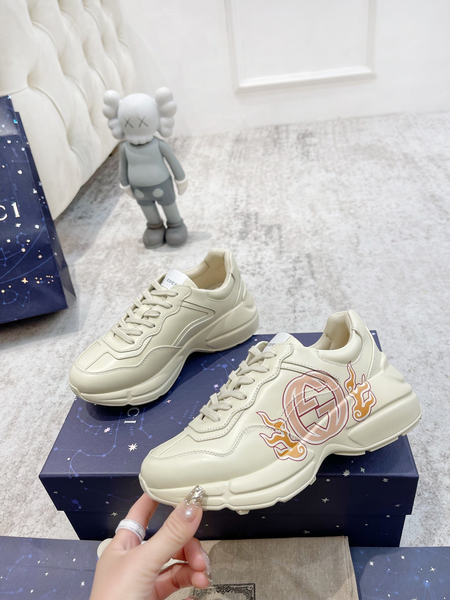 GUCCI RHYTON TRAINER WHITE LAMBSKIN WITH FIRE MOTIF