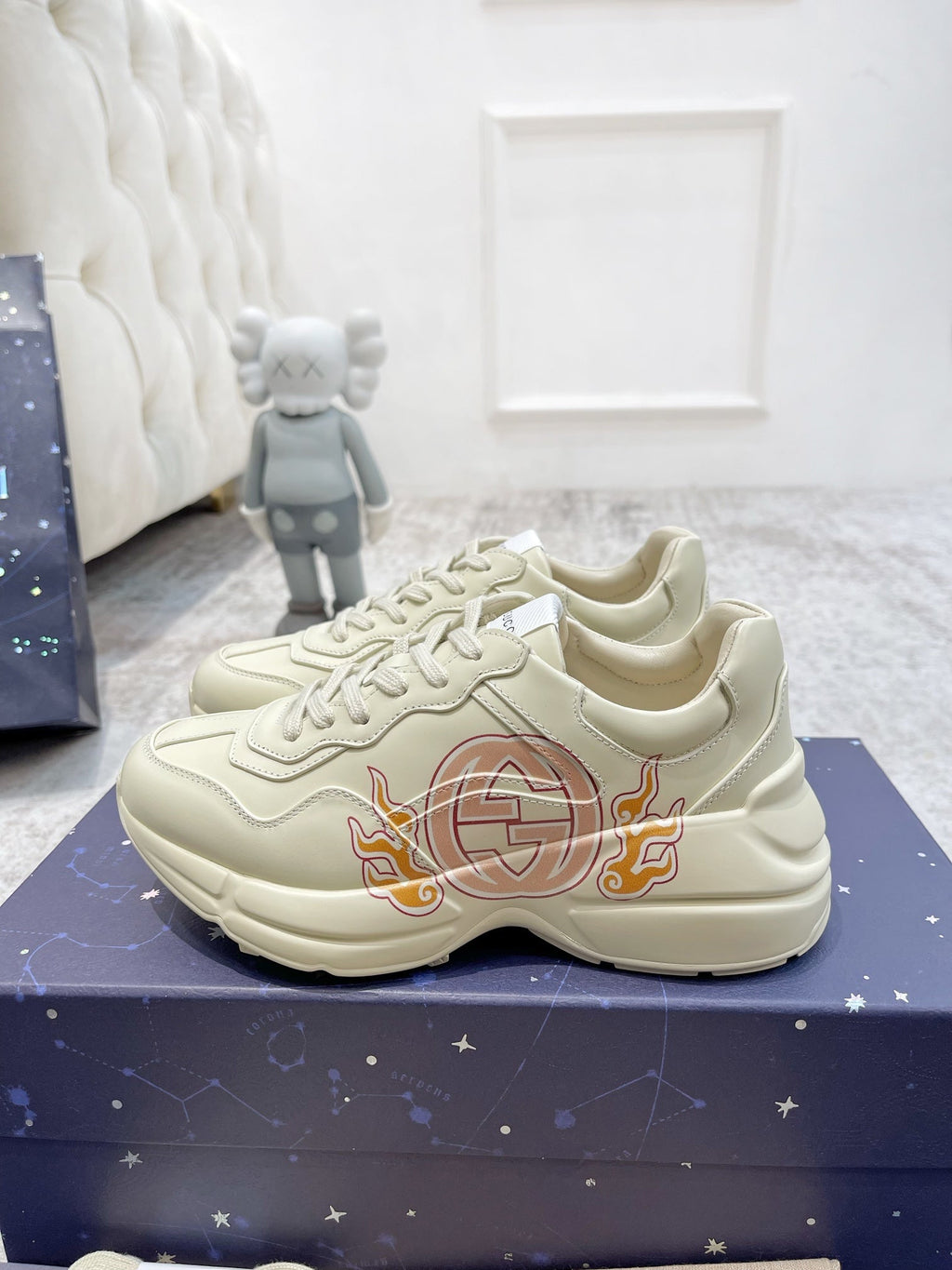 GUCCI RHYTON TRAINER WHITE LAMBSKIN WITH FIRE MOTIF