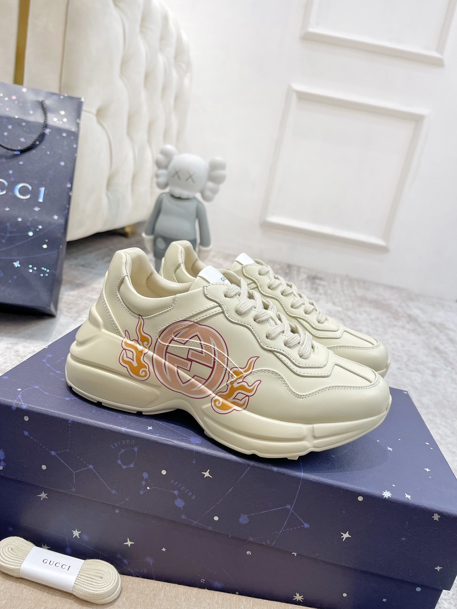 GUCCI RHYTON TRAINER WHITE LAMBSKIN WITH FIRE MOTIF