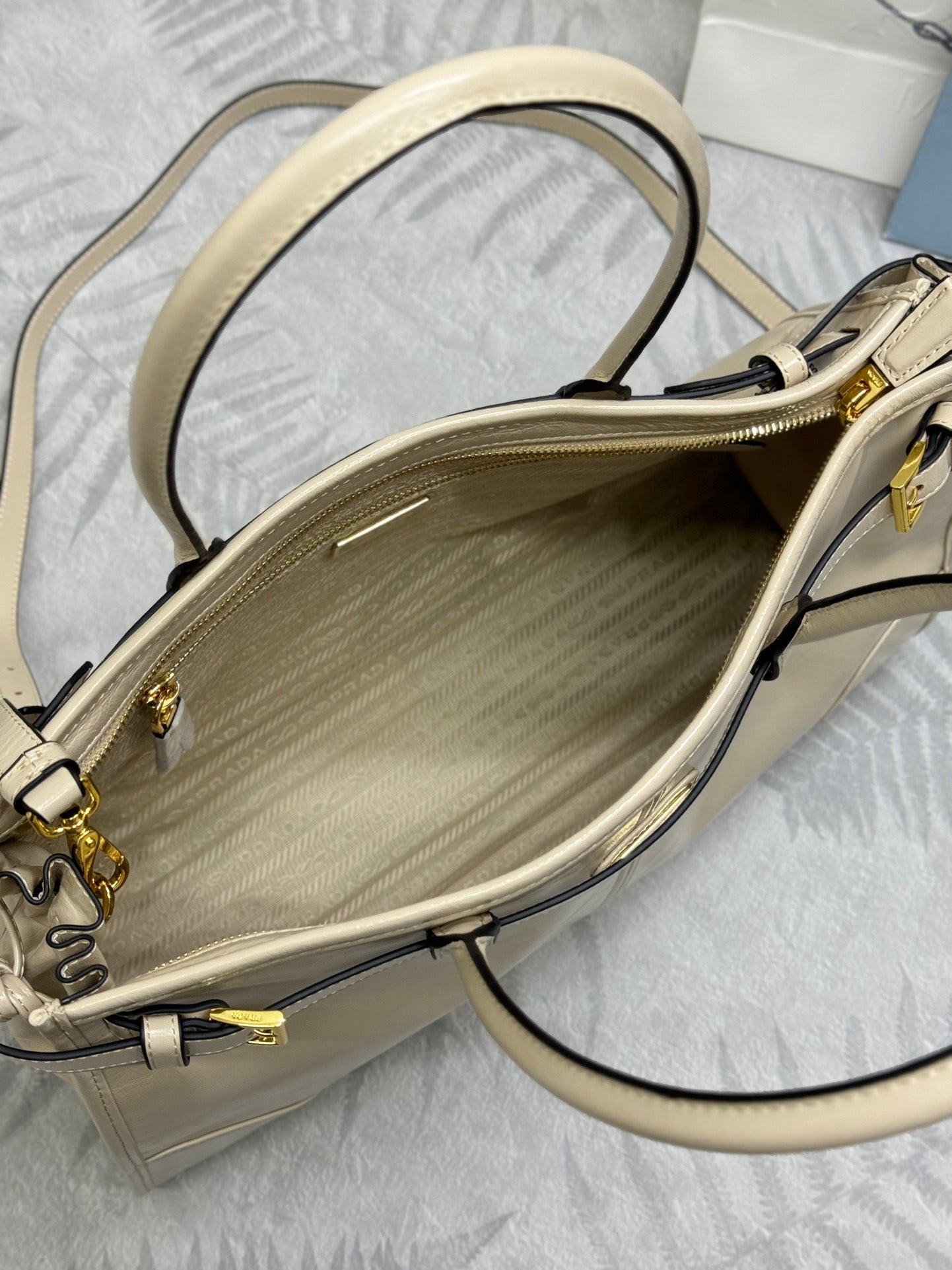 PRADA 25S BONNIE LARGE HANDBAG 38 IN BEIGE CALFSKIN GOLD HARDWARE