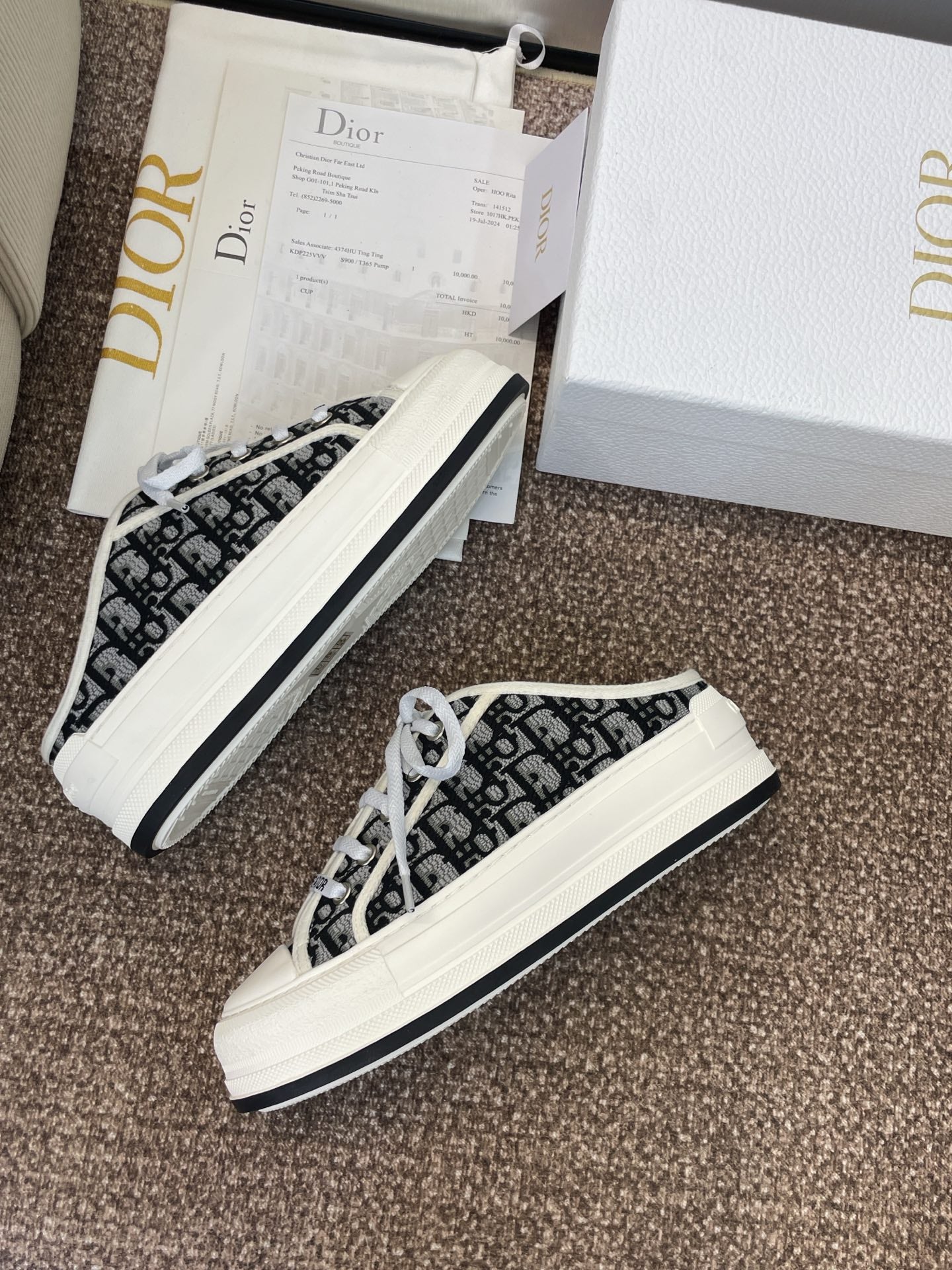 DIOR 25S WALK'N' SNEAKER IN BLACK WHITE OBLIQUE EMBROIDERED COTTON