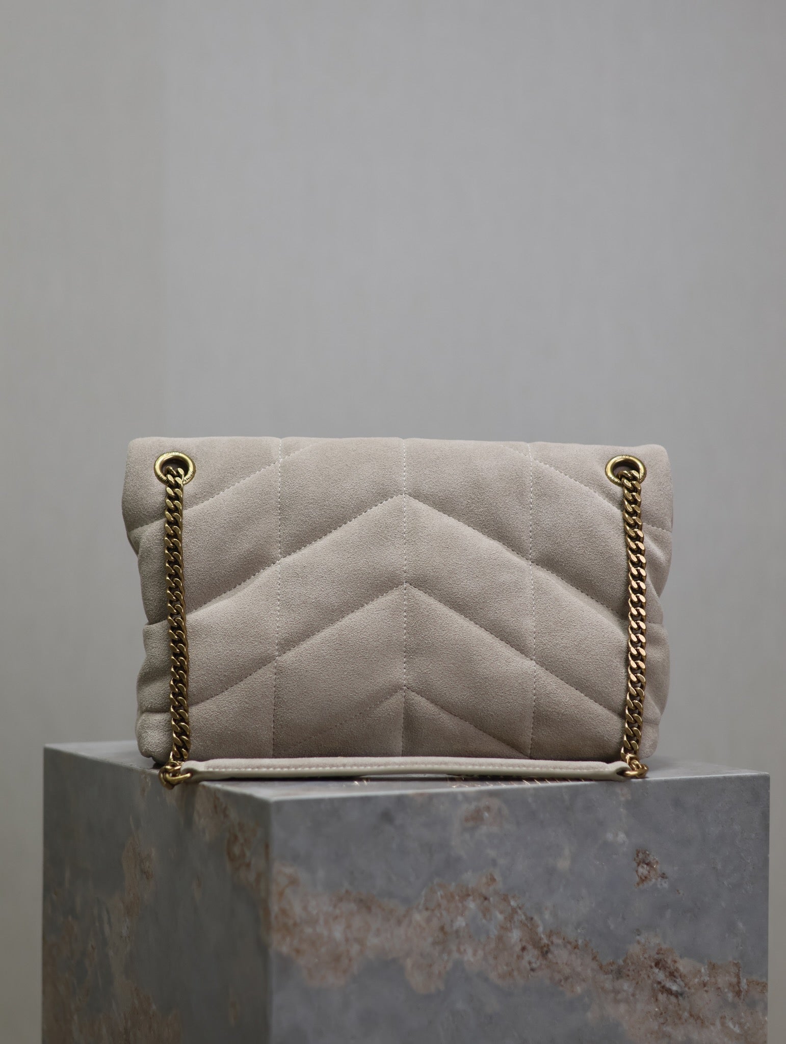 YSL 25S LOULOU PUFFER MM 29 IN SMOKEY TAUPE SUEDE GOLD HARDWARE